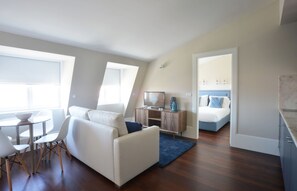 Apartment | Living area - Porto Retreat: Comfort & Style in the Heart (Porto)