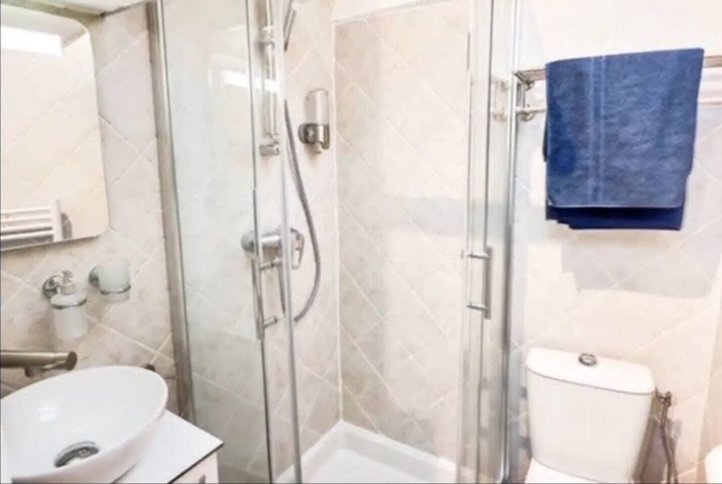 Sèche-cheveux, serviettes fournies