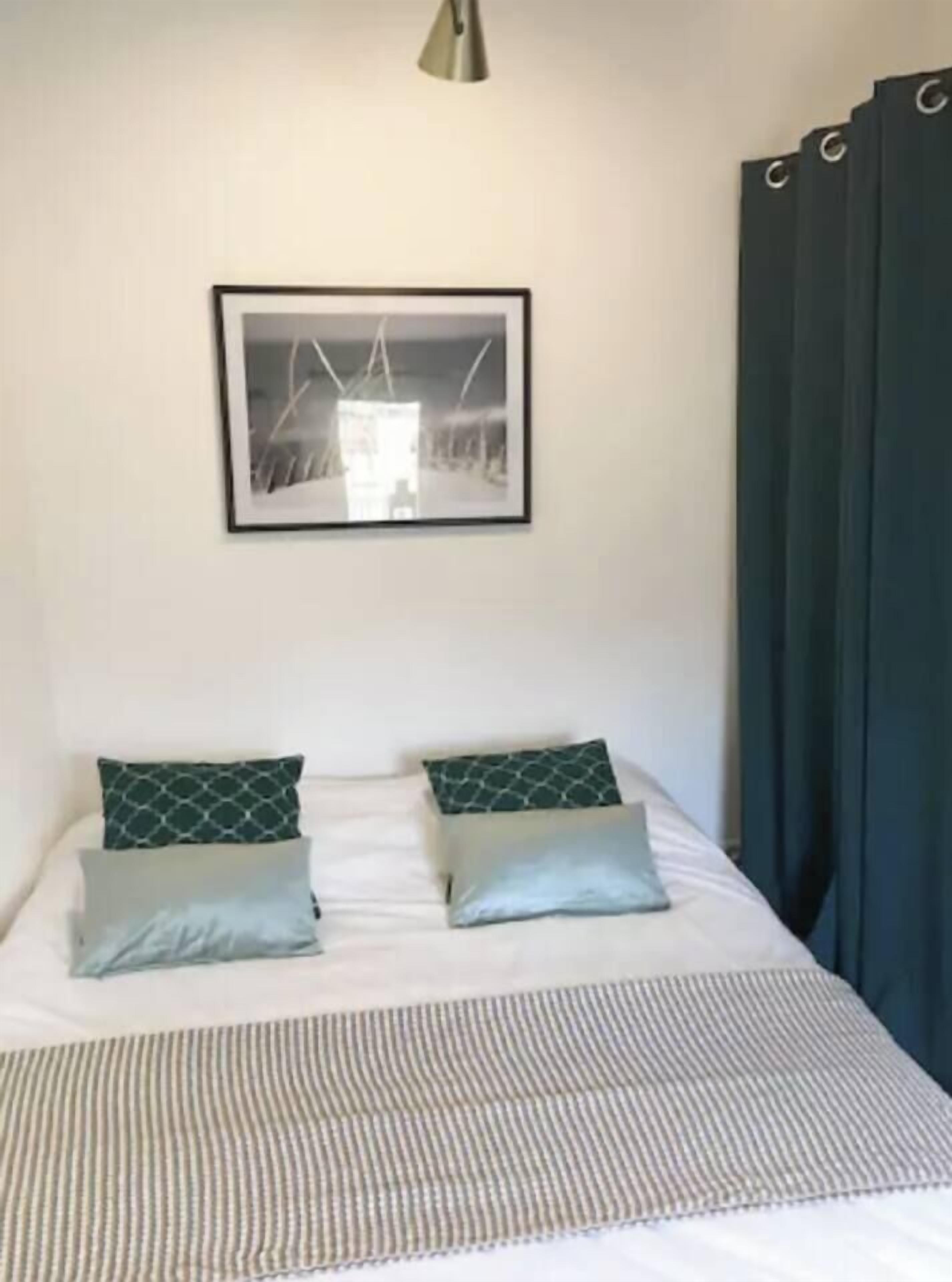 Strykjärn/strykbräda, wi-fi och sängkläder