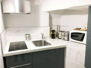 Fridge, microwave, stovetop, coffee/tea maker