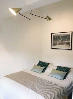 Iron/ironing board, WiFi, bed sheets