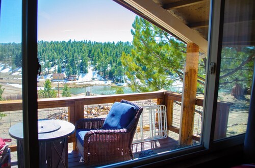 Cozy Hot Tub Cabin On The Lake!