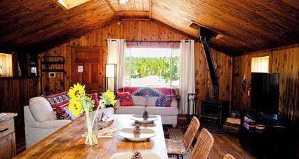 Cozy Hot Tub Cabin On The Lake!