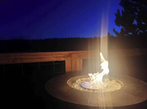 Property grounds - Cozy Hot Tub Cabin On The Lake! (Florissant)