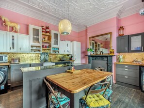 Lave-vaisselle, chaise haute