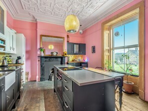 Lave-vaisselle, chaise haute