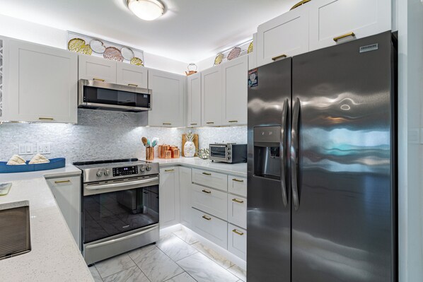 Fridge, microwave, oven, stovetop