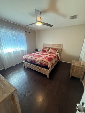 3 bedrooms, iron/ironing board, WiFi, bed sheets