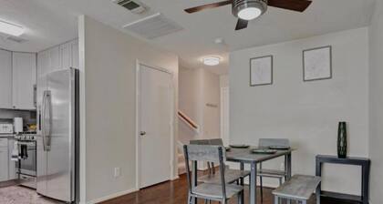 Cozy New Listing! 3-bedroom house with AC, WiFi in 3rd Ward Houston/ UofH
