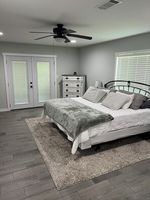 4 bedrooms, free WiFi, bed sheets