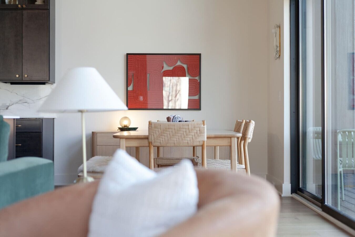 Televisión y chimenea 