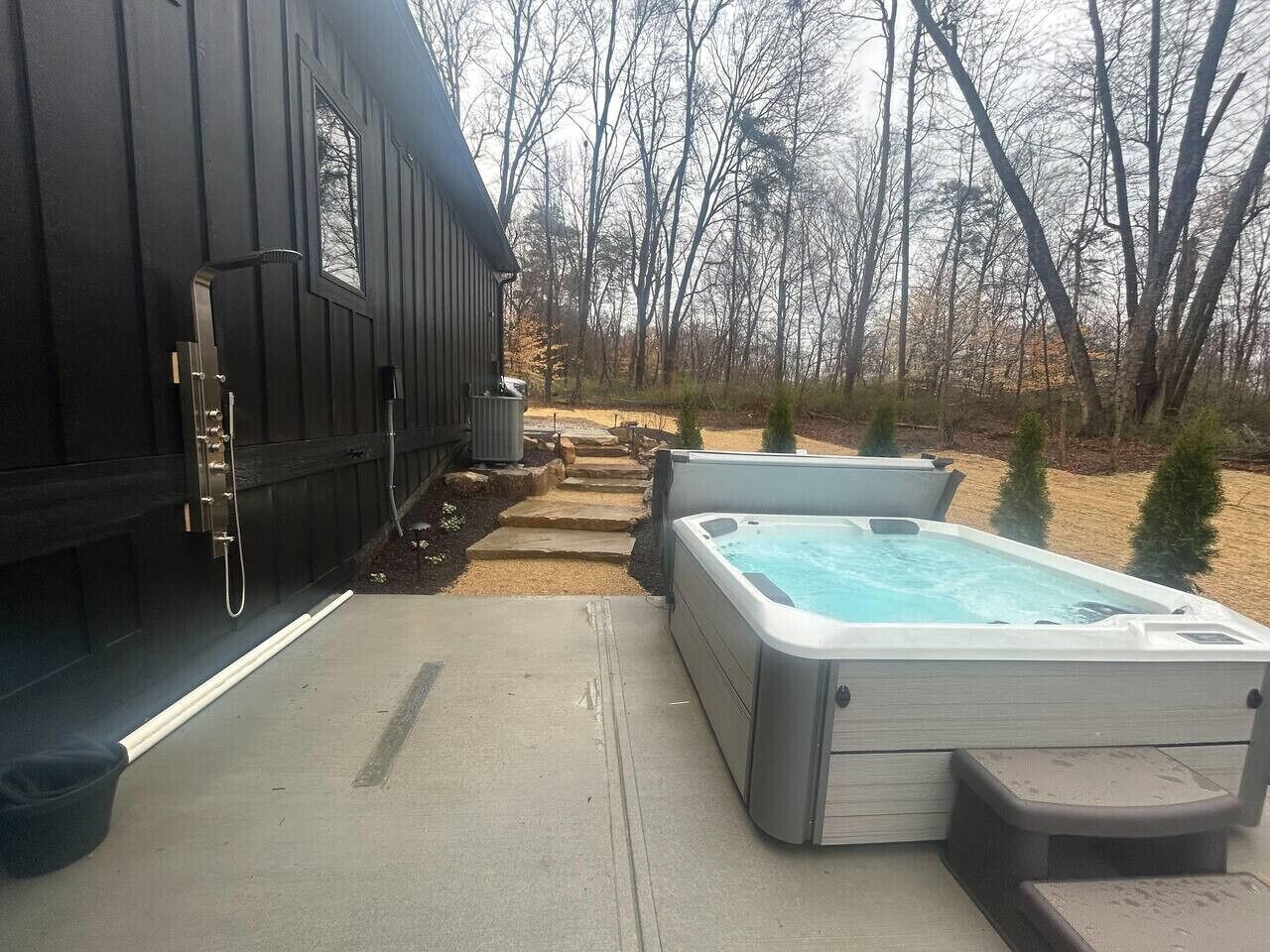 Tina de hidromasaje al aire libre