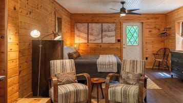 Studio Deluxe - 1 kingsize-säng | Individuell inredning, unika möbler, gratis wi-fi och sängkläder