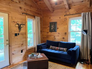 Hytte – deluxe, 1 kingsize-seng | Oppholdsområde