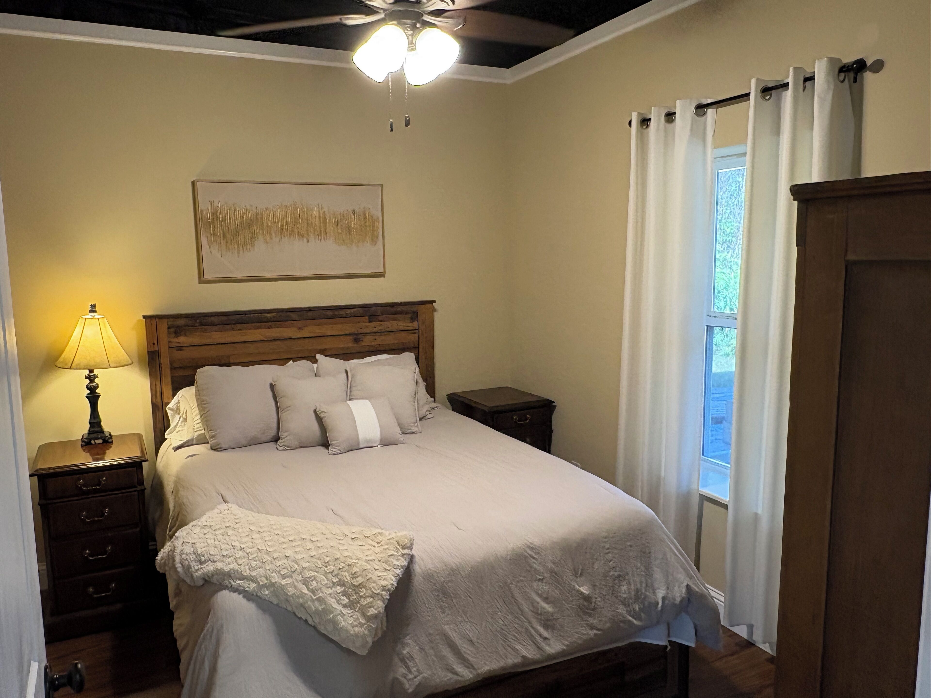 2 chambres, bureau, fer et planche à repasser, accès au Wi-Fi (inclus)