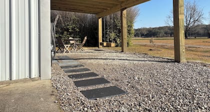 Charming farmhouse-barndominium in delightful Maurice with full kitchen,AC,WiFi