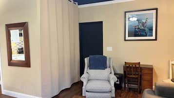 Téléviseur connecté, livres, chaîne audio