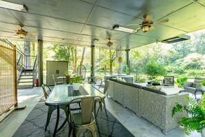 تناول الطعام بالخارج