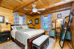 2 عدّة غرف نوم ومكتب ومكواة/لوح كي وسرير سفر