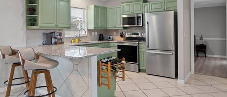 ميكروويف، فرن، موقد طهي مسطح، غسالة أطباق