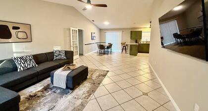 Spacious 3BR Home in Prime Location – Private Heated Pool & Hot Tub