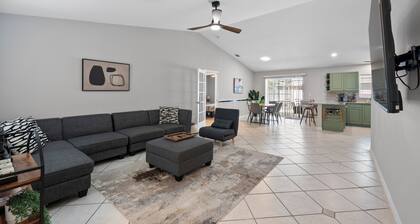 Spacious 3BR Home in Prime Location – Private Heated Pool & Hot Tub