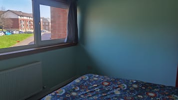 1 bedroom, bed sheets