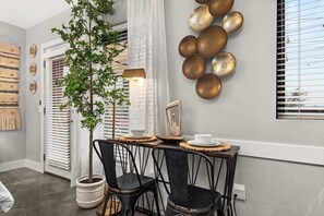 Dining - Luxe Studio with Private Deck in Nashville (Nashville)