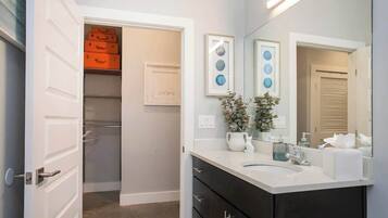 Shower, hair dryer, towels, shampoo