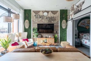 1 bedroom, iron/ironing board, WiFi, bed sheets - Bohemian One Bedroom in Nashville (Nashville)