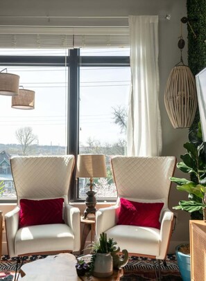 TV, offices - Bohemian One Bedroom in Nashville (Nashville)