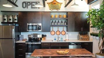 Fridge, microwave, oven, stovetop