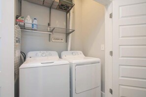 Interior - Stylish Industrial Apartment in Nashville (Nashville)