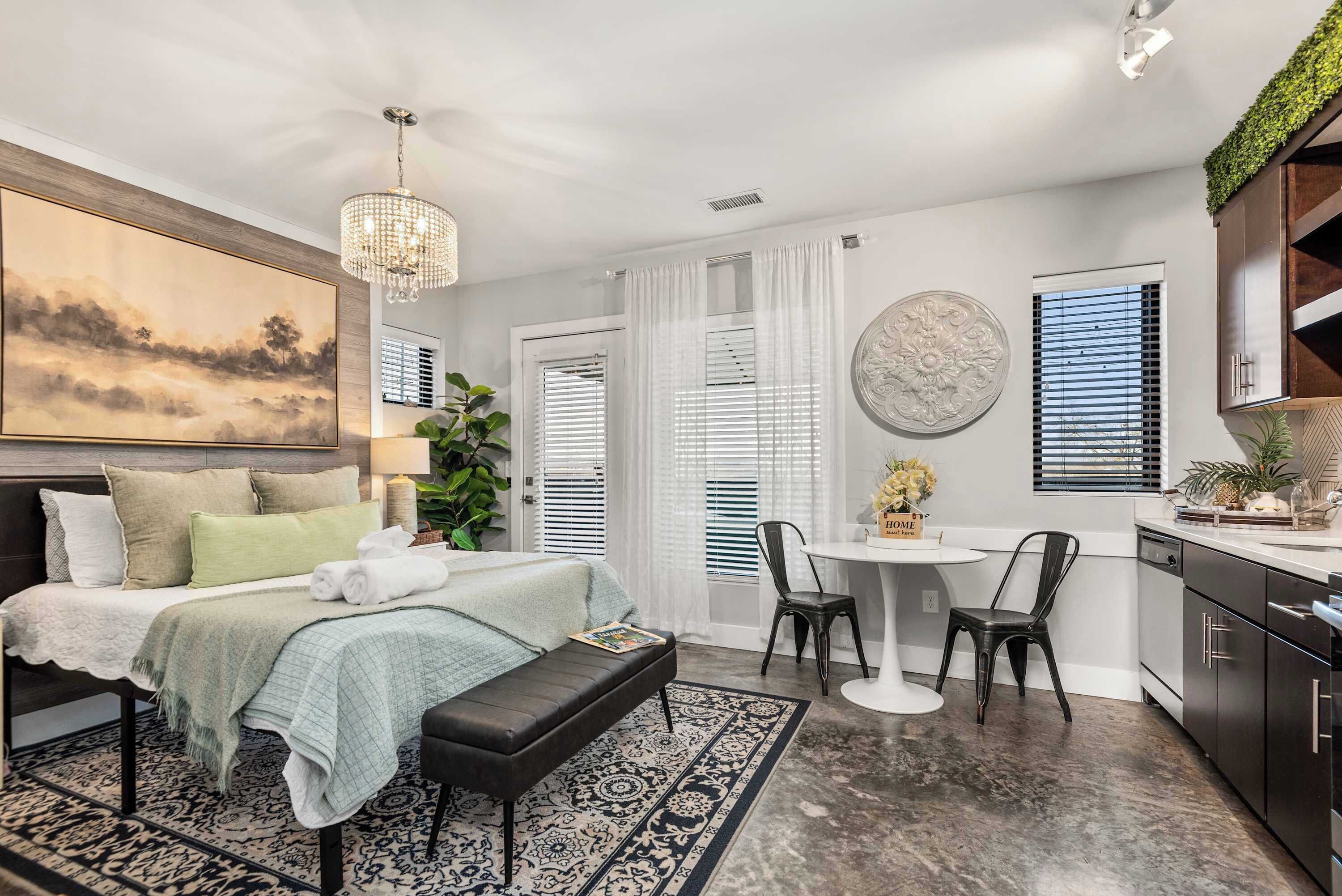 1 dormitorio, tabla de planchar con plancha, wifi y ropa de cama