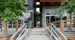 Property grounds - Modern Studio with Private Deck in Nashville (Nashville)