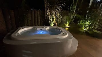 Quarto casal ou duplo superior, banheira de hidromassagem, vista para o mar | Terraço/pátio