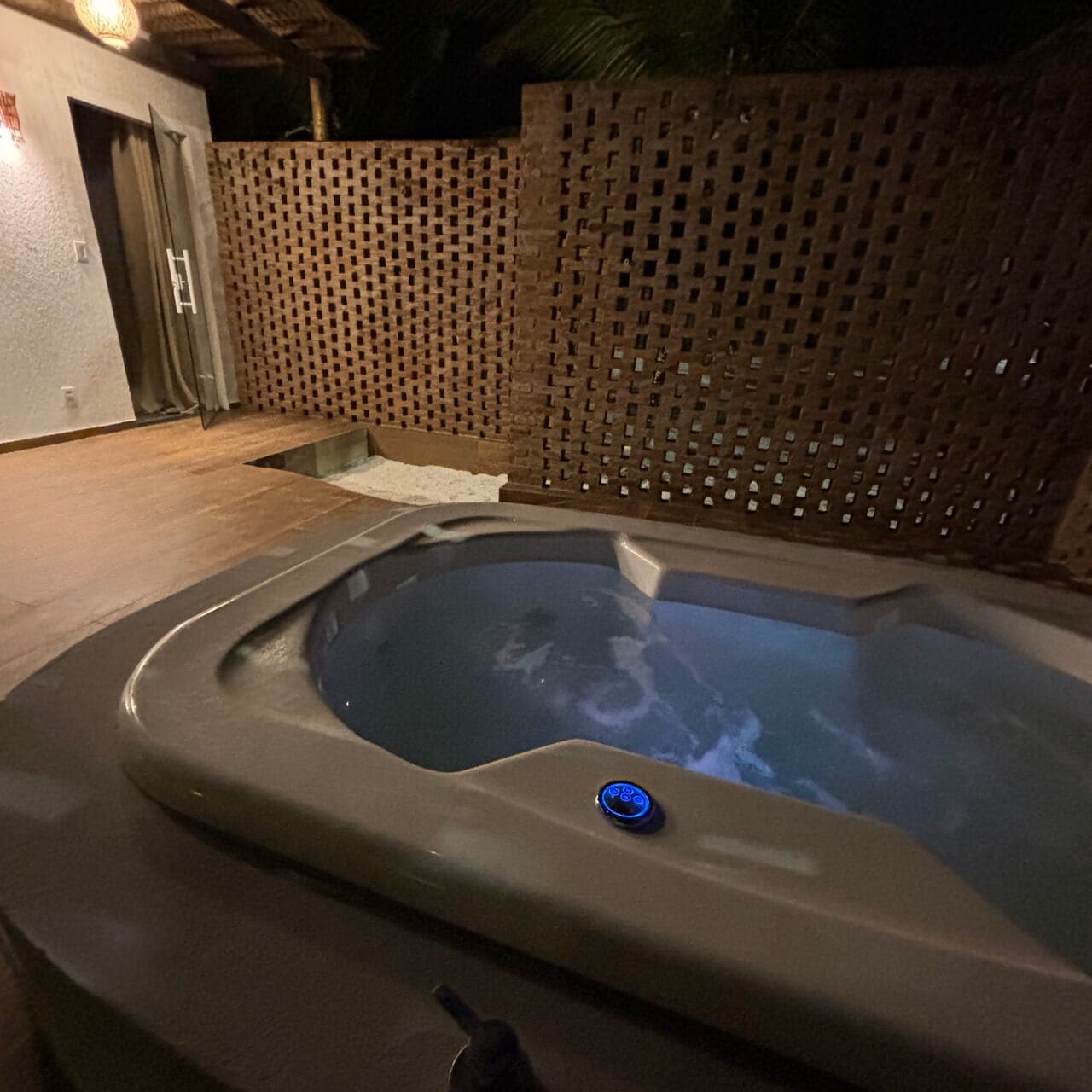 Quarto casal ou duplo, 1 cama Queen, banheira de hidromassagem, vista para a praia | Terraço/pátio