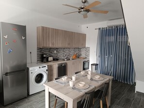 Bouilloire électrique, grille-pain