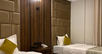 Diamond Corners Circular Hotel