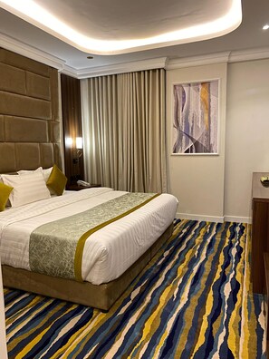 豪華雙人房 | 房內夾萬、熨斗/熨衫板、免費 Wi-Fi