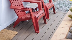 A white house with the number 238 on the wall, two red Adirondack chairs on a wooden deck, and a small table. - Charming cottage with Rock View Morro Bay (Morro Bay)