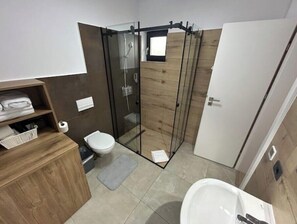 Dusche, Haartrockner, Shampoo