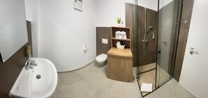 Doccia, asciugacapelli, asciugamani, sapone
