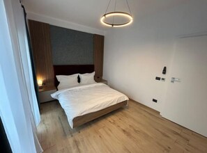 1 dormitorio, escritorio, tabla de planchar con plancha y wifi gratis