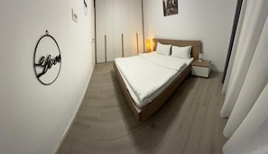 1 chambre, bureau, fer et planche à repasser, Wi-Fi