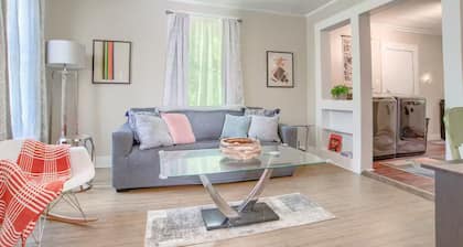 Robinson Bayou's Blue Door Cottage