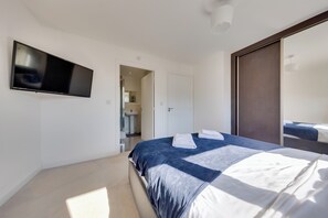 4 chambres, fer et planche à repasser, Wi-Fi, draps fournis