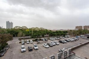 Free self parking - Korla Yalu Business Hotel (Korla)