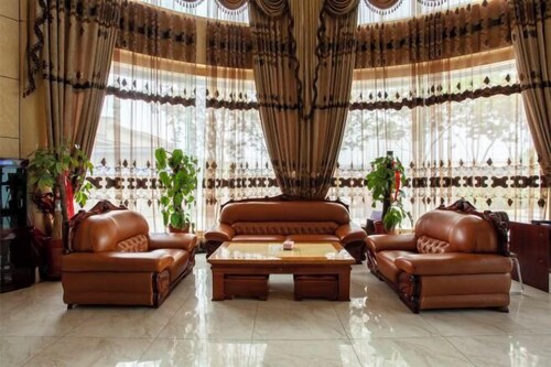 Korla Yalu Business Hotel