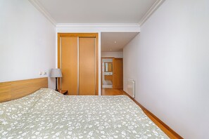 Suite | 2 bedrooms, free WiFi - Stylish Stay in Lisbon-Scenic Views (Lisbon)
